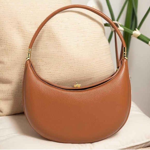 Handbags - NWT Elegant  Leathe Bag